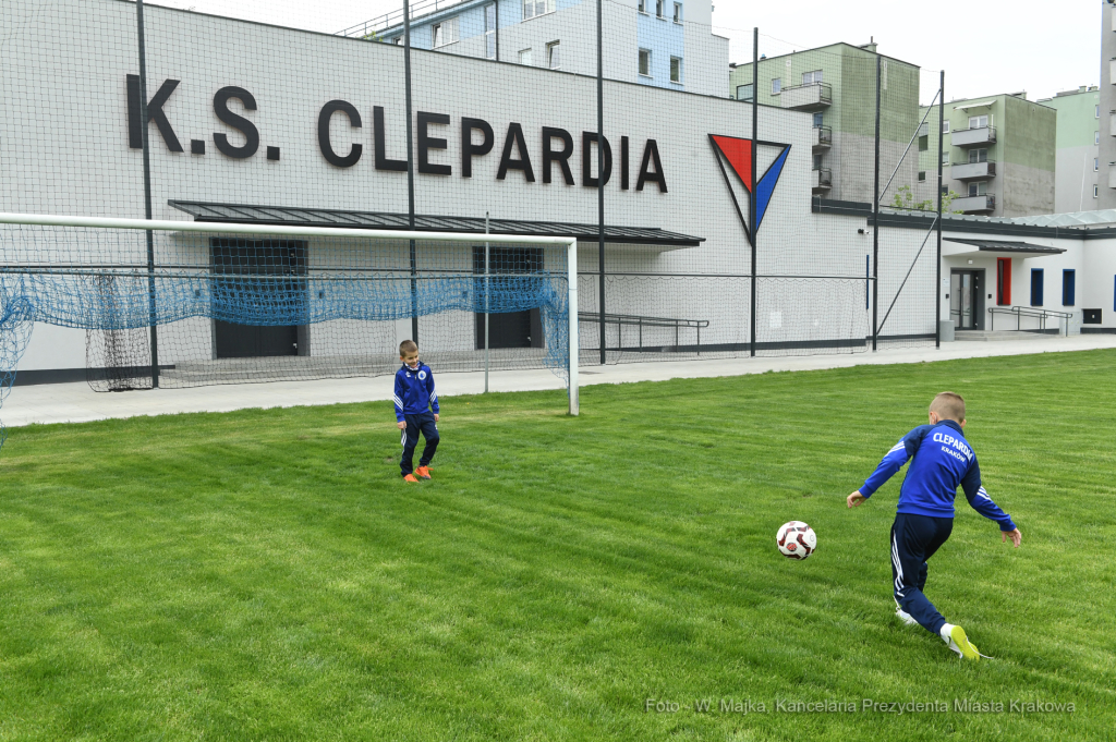 0101.jpg-Wizyta gospodarska w zmodernizowanych obiektach K.S. Clepardia  Autor: W. Majka