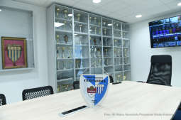 0505.jpg-Wizyta gospodarska w zmodernizowanych obiektach K.S. Clepardia