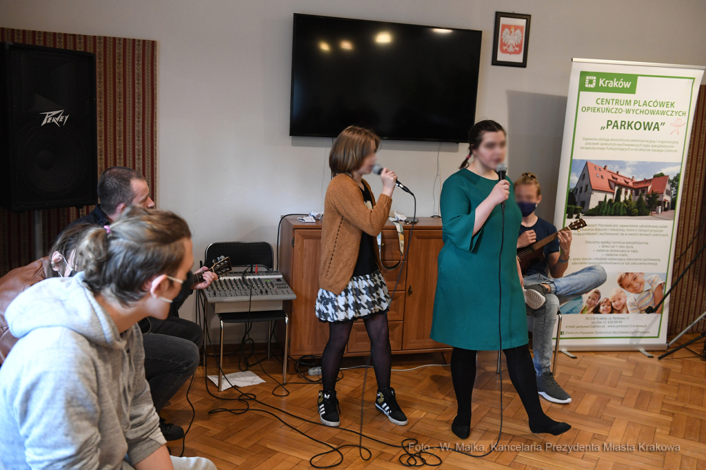 1010.jpg-Przekazanie komputerów dla dzieci przebywających w placówkach opiekuńczo-wychowawczych  Autor: W. Majka