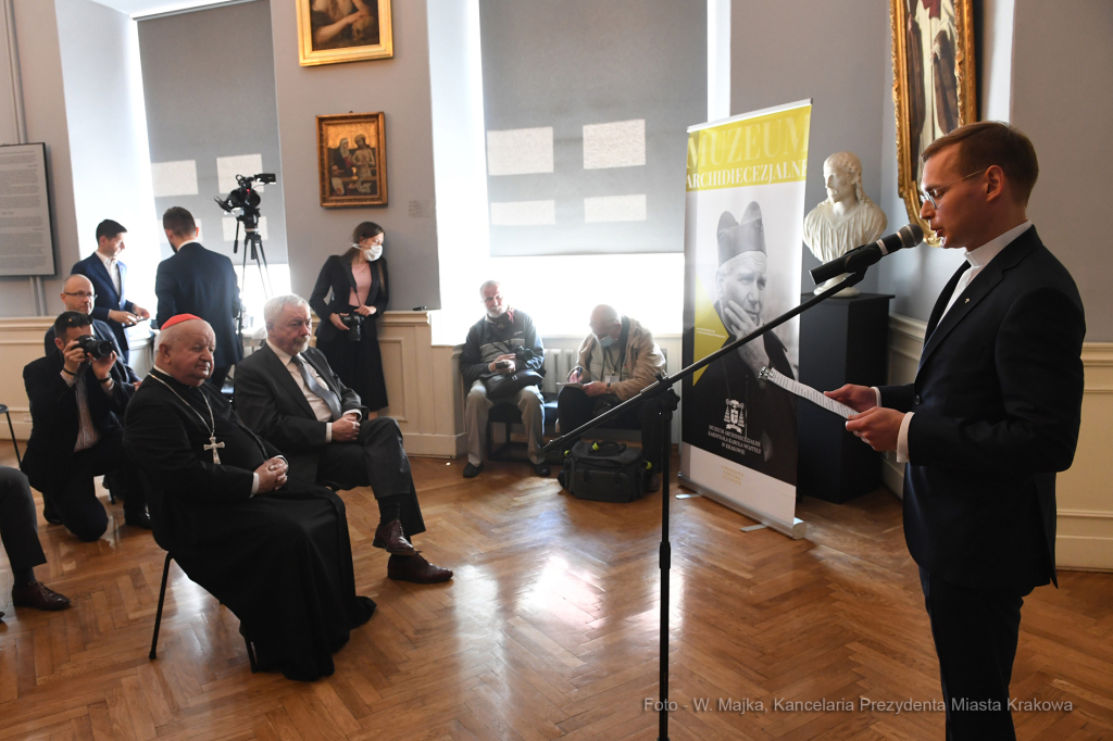 0606.jpg-Uroczyste otwarcie wystawy „Pasterz. Stulecie urodzin Świętego Jana Pawła II”  Autor: W. Majka