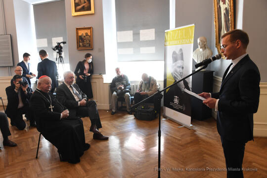 0606.jpg-Uroczyste otwarcie wystawy „Pasterz. Stulecie urodzin Świętego Jana Pawła II”