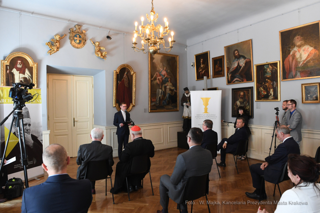 0707.jpg-Uroczyste otwarcie wystawy „Pasterz. Stulecie urodzin Świętego Jana Pawła II”  Autor: W. Majka