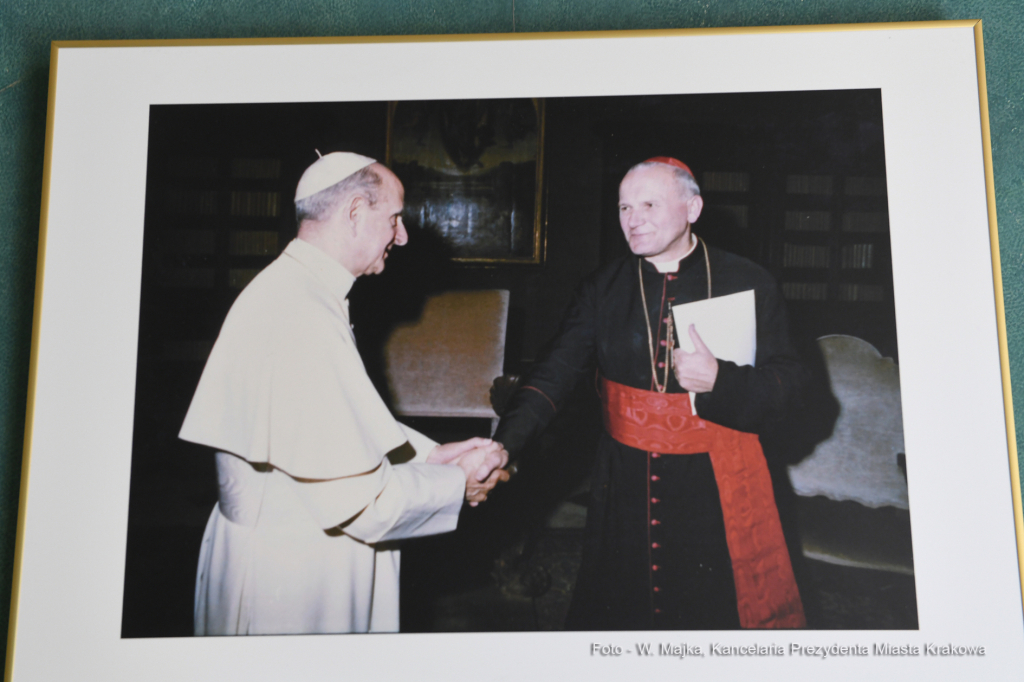 1919.jpg-Uroczyste otwarcie wystawy „Pasterz. Stulecie urodzin Świętego Jana Pawła II”  Autor: W. Majka