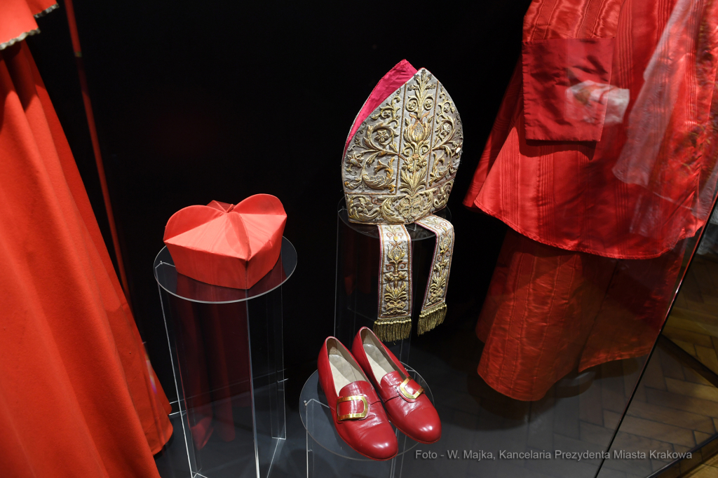 2222.jpg-Uroczyste otwarcie wystawy „Pasterz. Stulecie urodzin Świętego Jana Pawła II”  Autor: W. Majka