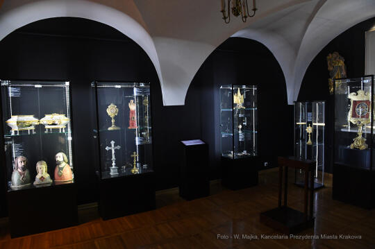 2929.jpg-Uroczyste otwarcie wystawy „Pasterz. Stulecie urodzin Świętego Jana Pawła II”