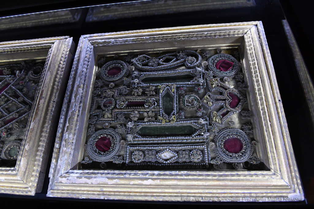 3030.jpg-Uroczyste otwarcie wystawy „Pasterz. Stulecie urodzin Świętego Jana Pawła II”  Autor: W. Majka