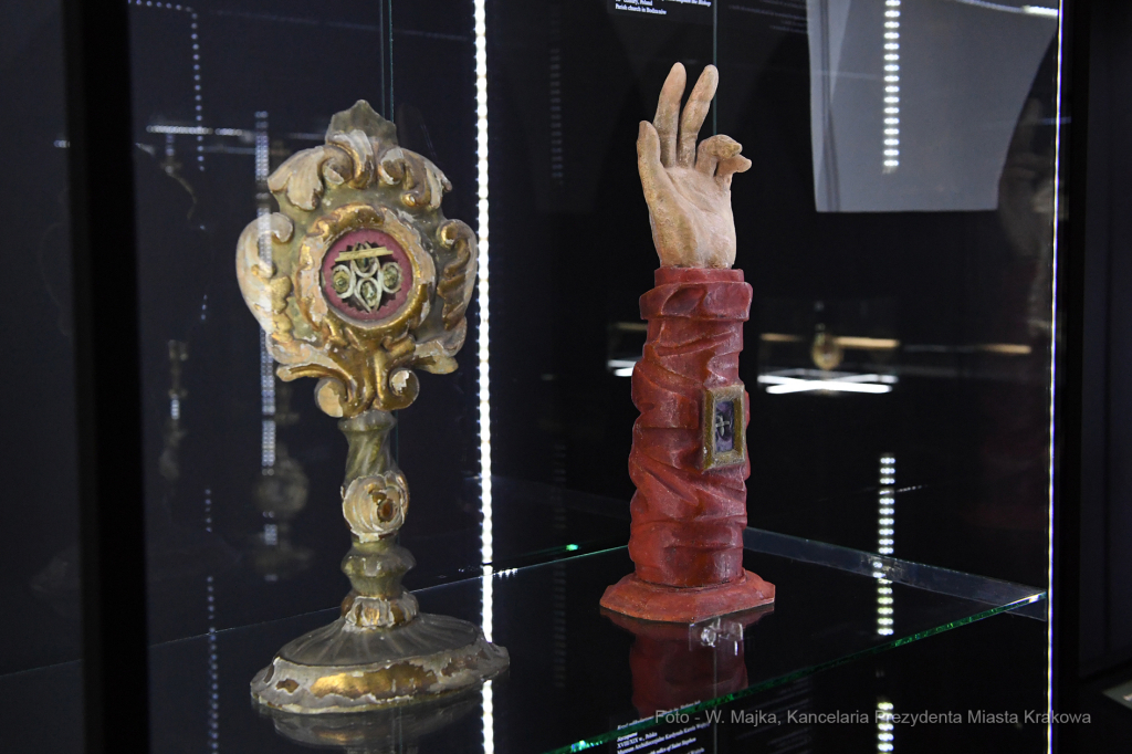 3131.jpg-Uroczyste otwarcie wystawy „Pasterz. Stulecie urodzin Świętego Jana Pawła II”  Autor: W. Majka