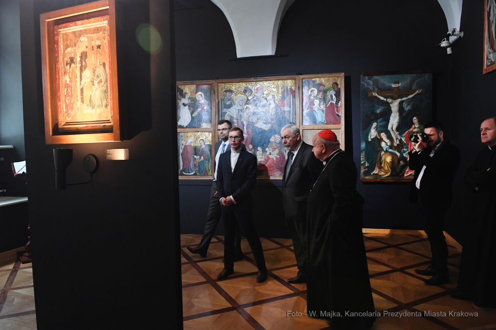 3232.jpg-Uroczyste otwarcie wystawy „Pasterz. Stulecie urodzin Świętego Jana Pawła II”  Autor: W. Majka