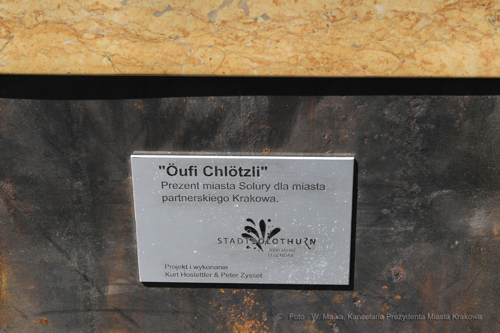 0505.jpg-Trzy kamienne siedziska, dar Solury dla Krakowa  Autor: W. Majka