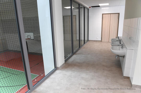 0606.jpg-szkoła na oś. Gotyk