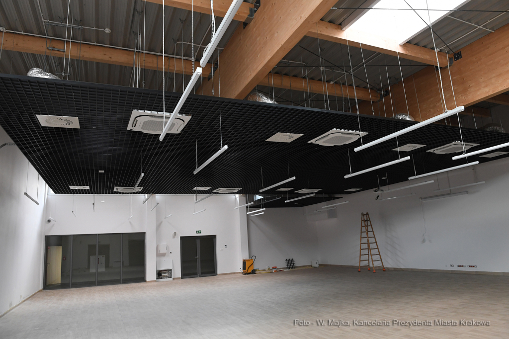 0808.jpg-szkoła na oś. Gotyk  Autor: W. Majka