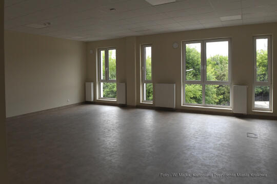 0909.jpg-szkoła na oś. Gotyk