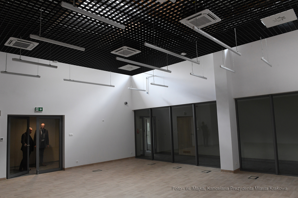 1010.jpg-szkoła na oś. Gotyk  Autor: W. Majka