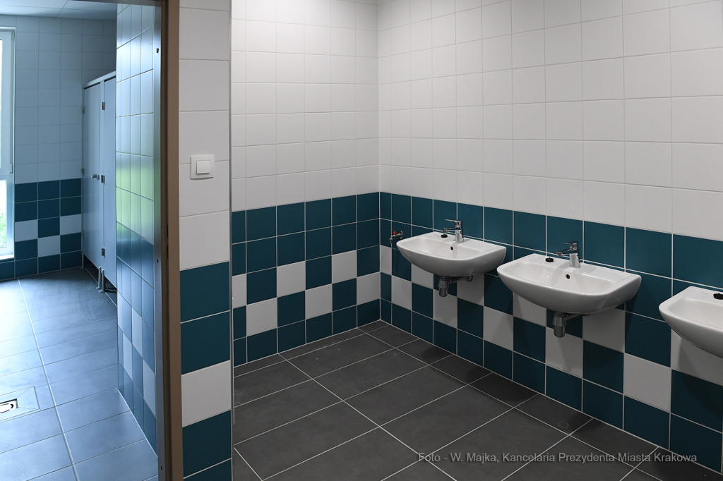 1111.jpg-szkoła na oś. Gotyk  Autor: W. Majka