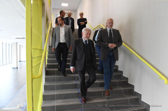 1212.jpg-szkoła na oś. Gotyk