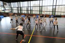 f91a9221_1024.jpg-Na sport(n)owo w rytmie zumby, ZIS, ruch