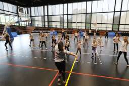 f91a9222_1024.jpg-Na sport(n)owo w rytmie zumby, ZIS, ruch