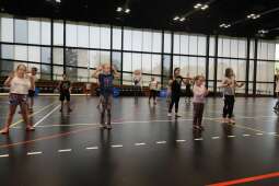 f91a9267_1024.jpg-Na sport(n)owo w rytmie zumby, ZIS, ruch