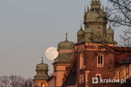 jg1_200407_krpl_4138.jpg-księżyc,pełnia,Wawel,Kraków