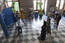 0303.jpg-Pojedynek na frekfencję - konferencja prasowa