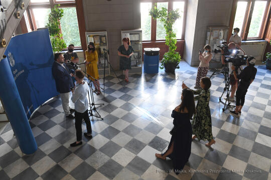 0303.jpg-Pojedynek na frekfencję - konferencja prasowa