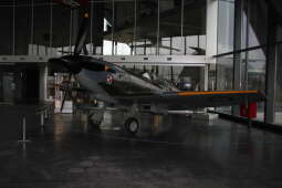 spitfire_jarosławdobrzyńskii.jpg-samolot muzeum lotnictwo