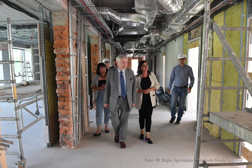 0404.jpg-Dom Utopii Łaźnia Nowa  Autor: W. Majka