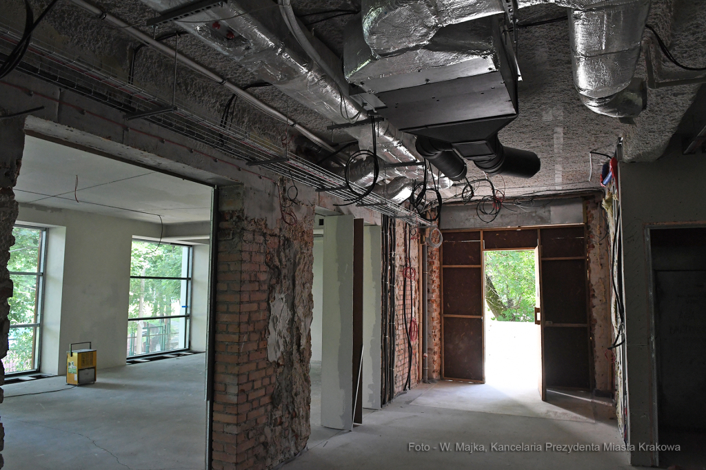 1212.jpg-Dom Utopii Łaźnia Nowa  Autor: W. Majka