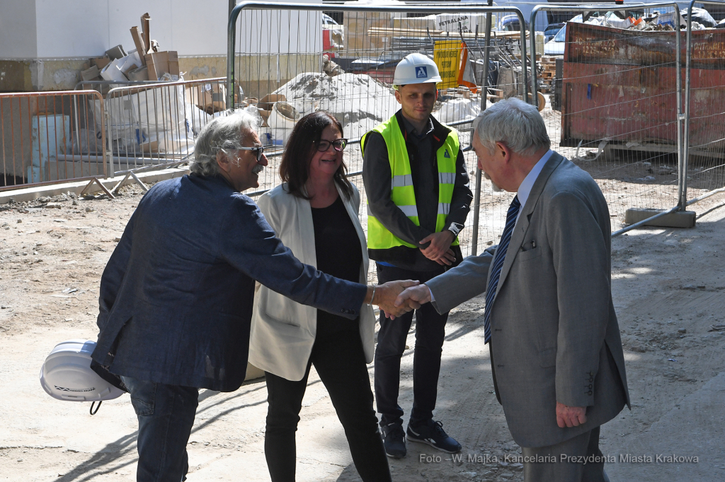 1515.jpg-Dom Utopii Łaźnia Nowa  Autor: W. Majka