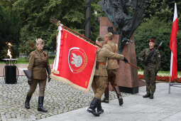 bs-sierpnia 04, 2020-img_0416.jpg-Kadrówka,Pomnik,Apel