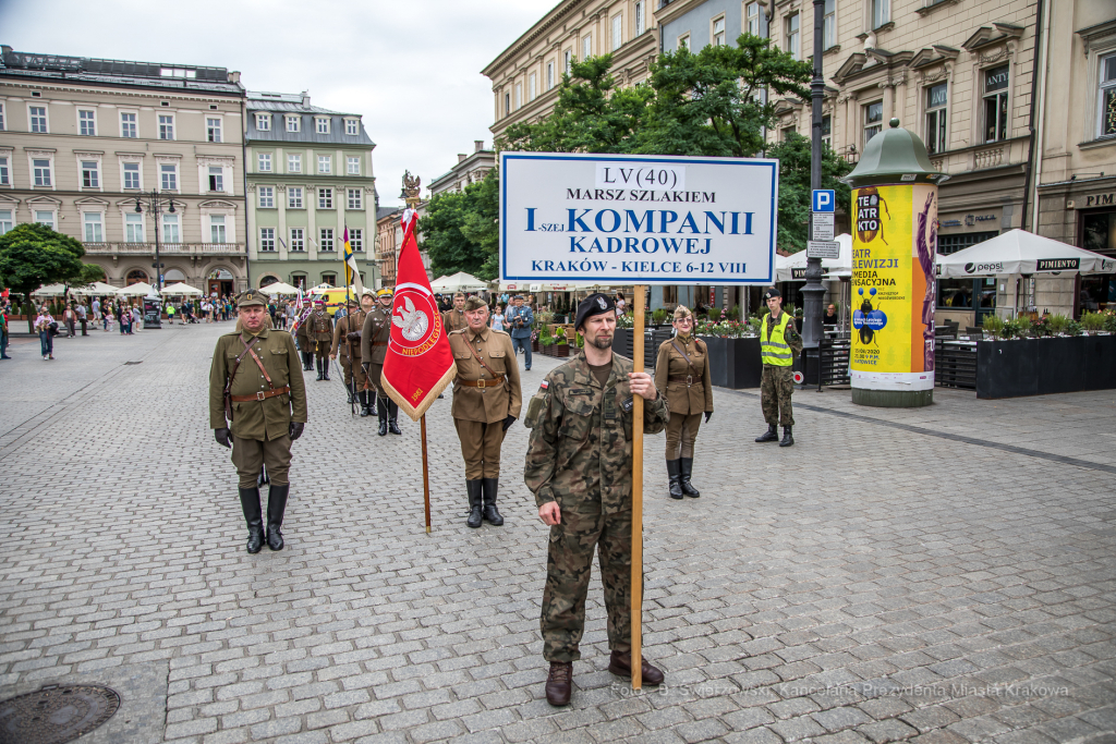 bs-sierpnia 05, 2020-jg_200805_oto_9530.jpg-Kadrówka,Pomnik,Rynek  Autor: B. Świerzowski