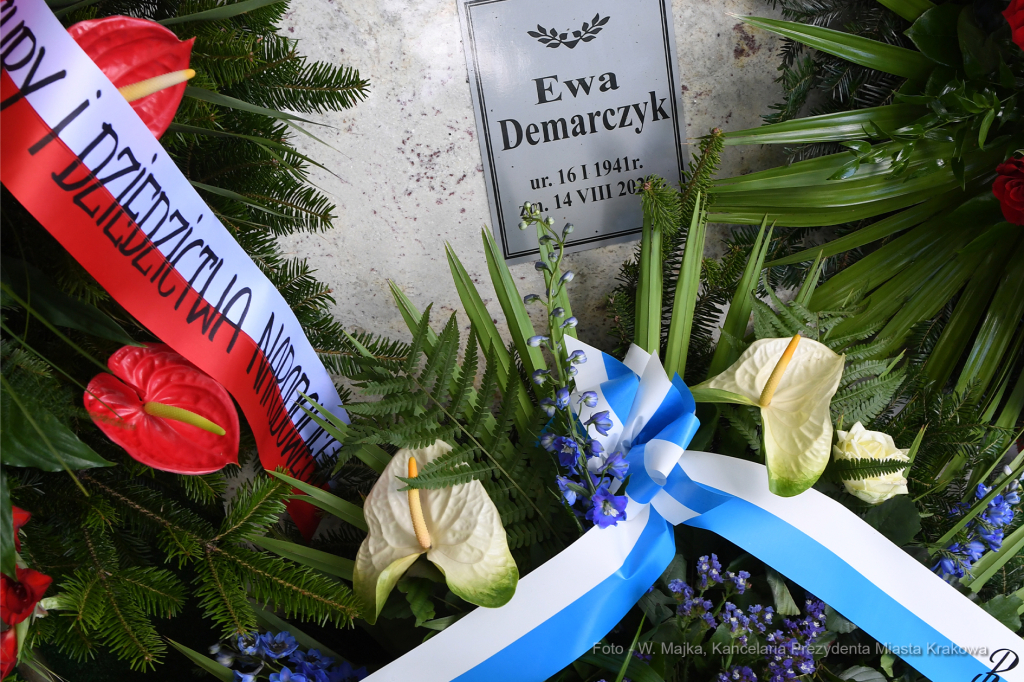 28jpg.jpg-Ceremonia pogrzebowa Ewy Demarczyk  Autor: W. Majka