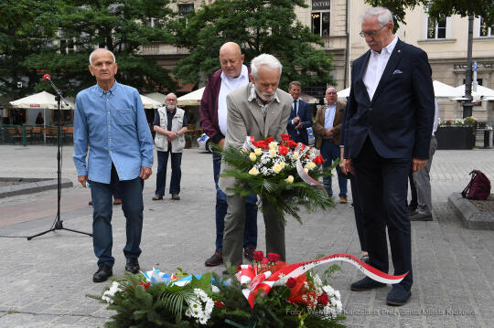 08jpg.jpg-tablica nie oddamy sierpnia