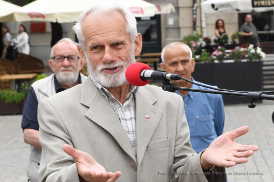 13jpg.jpg-tablica nie oddamy sierpnia