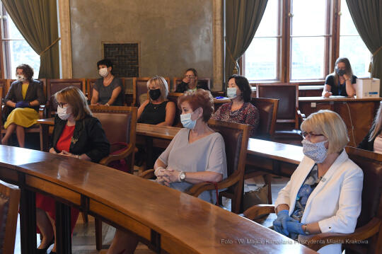 03jpg.jpg-Wręczenie aktów powierzeń stanowisk dyrektorom szkół