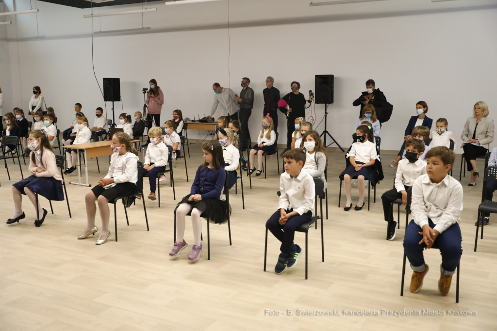 bs_200901_4160.jpg-Rok Szkolny,Majchrowski,Gotyk  Autor: B. Świerzowski