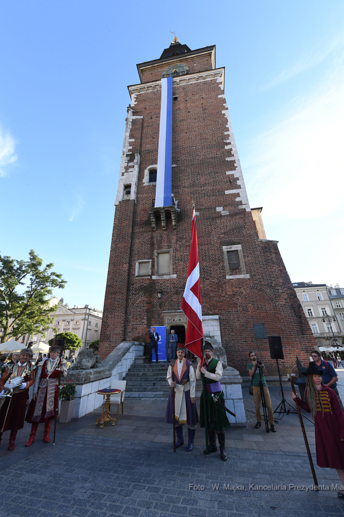 11jpg.jpg-uruchomienie dzwonu gwałtownego na wieży Ratuszowej  Autor: W. Majka