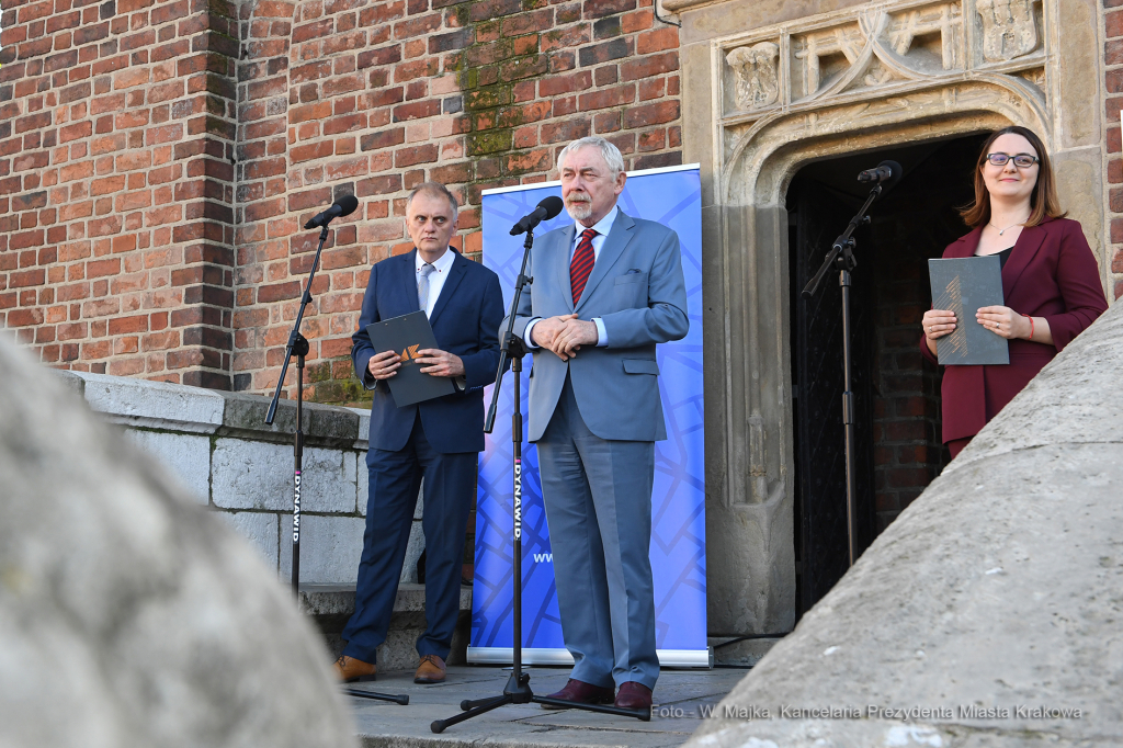 12jpg.jpg-uruchomienie dzwonu gwałtownego na wieży Ratuszowej  Autor: W. Majka