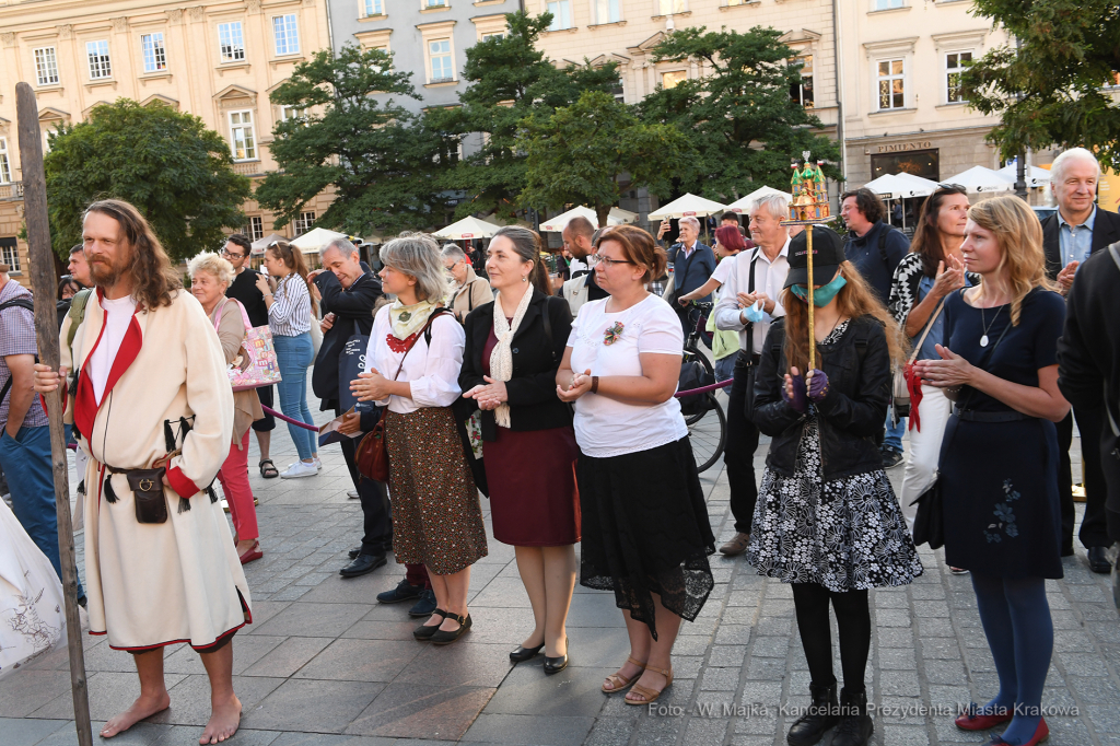 22jpg.jpg-uruchomienie dzwonu gwałtownego na wieży Ratuszowej  Autor: W. Majka