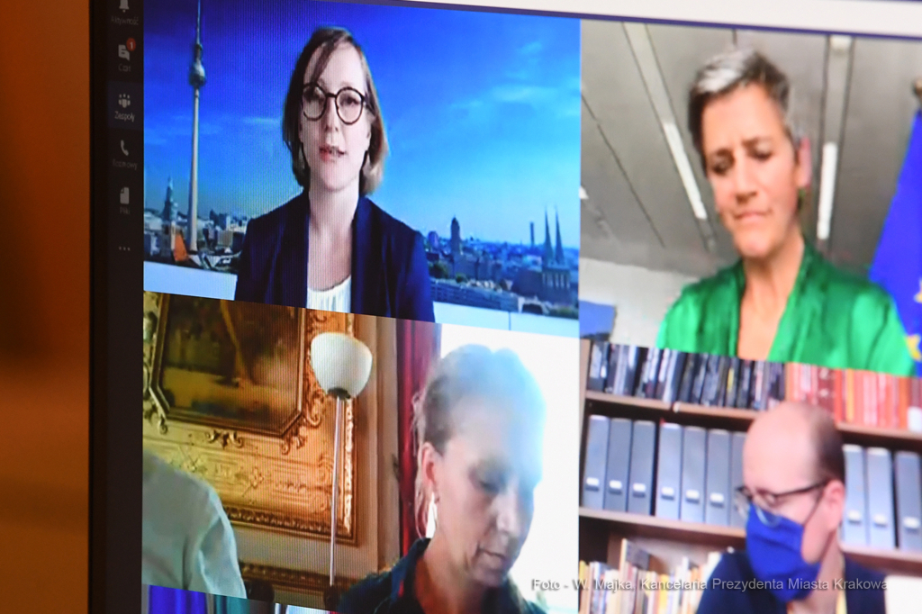 07jpg.jpg-Spotkanie online z wiceprzewodniczącą Komisji Europejskiej Margrethe Vestager  Autor: W. Majka