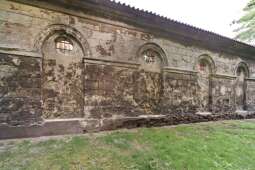 mur zespołu klasztornego Dominikanów stan przed remontem
