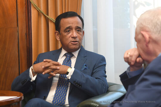 04jpg.jpg-Ambasadora Republiki Peru Alberto Salas Barahony oraz Konsul Honorowy