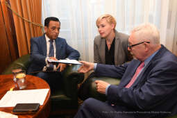 05jpg.jpg-Ambasadora Republiki Peru Alberto Salas Barahony oraz Konsul Honorowy