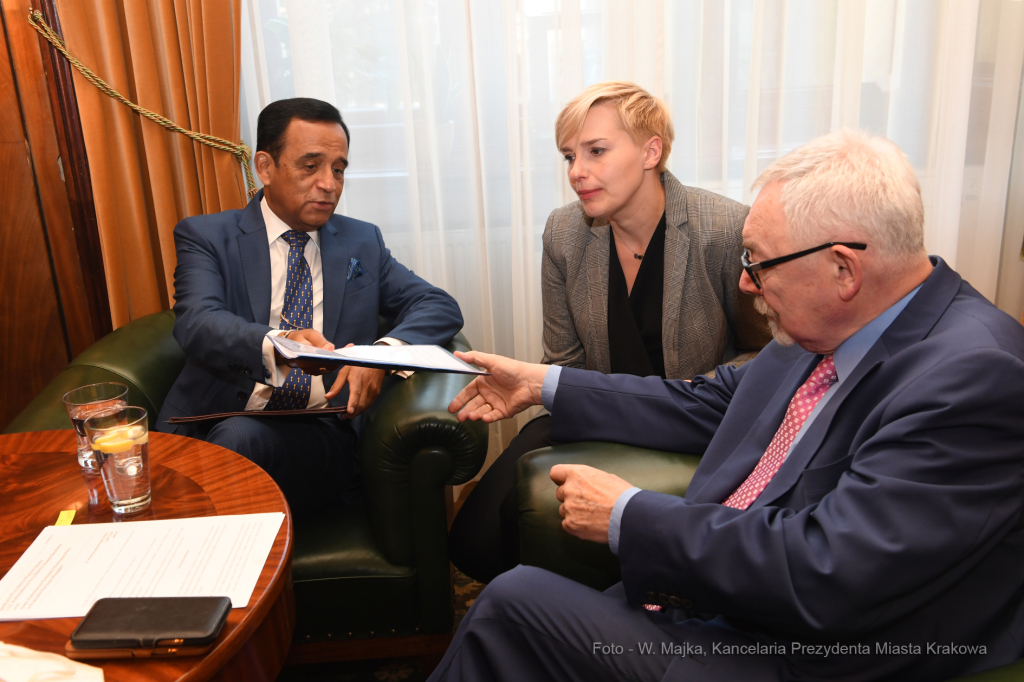 05jpg.jpg-Ambasadora Republiki Peru Alberto Salas Barahony oraz Konsul Honorowy  Autor: W. Majka