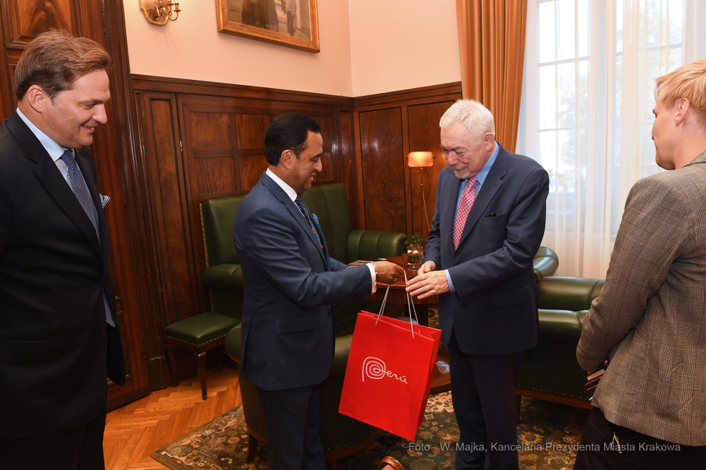 08jpg.jpg-Ambasadora Republiki Peru Alberto Salas Barahony oraz Konsul Honorowy  Autor: W. Majka