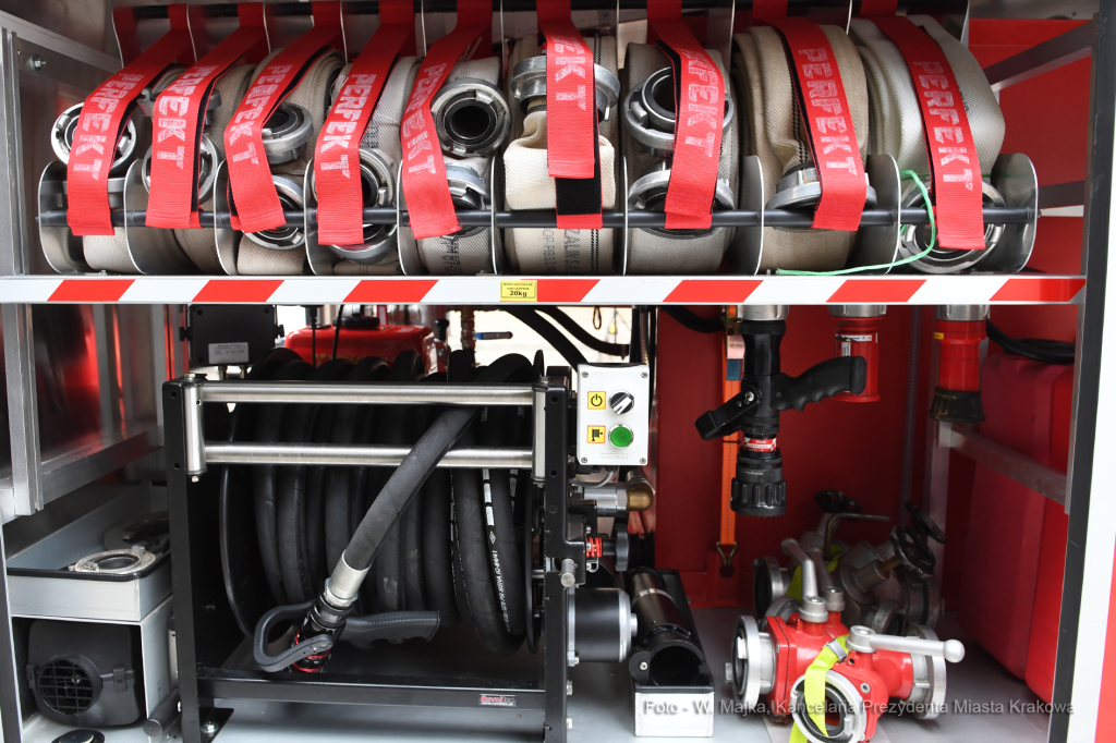 01jpg.jpg-wóz strażacki  Autor: W. Majka