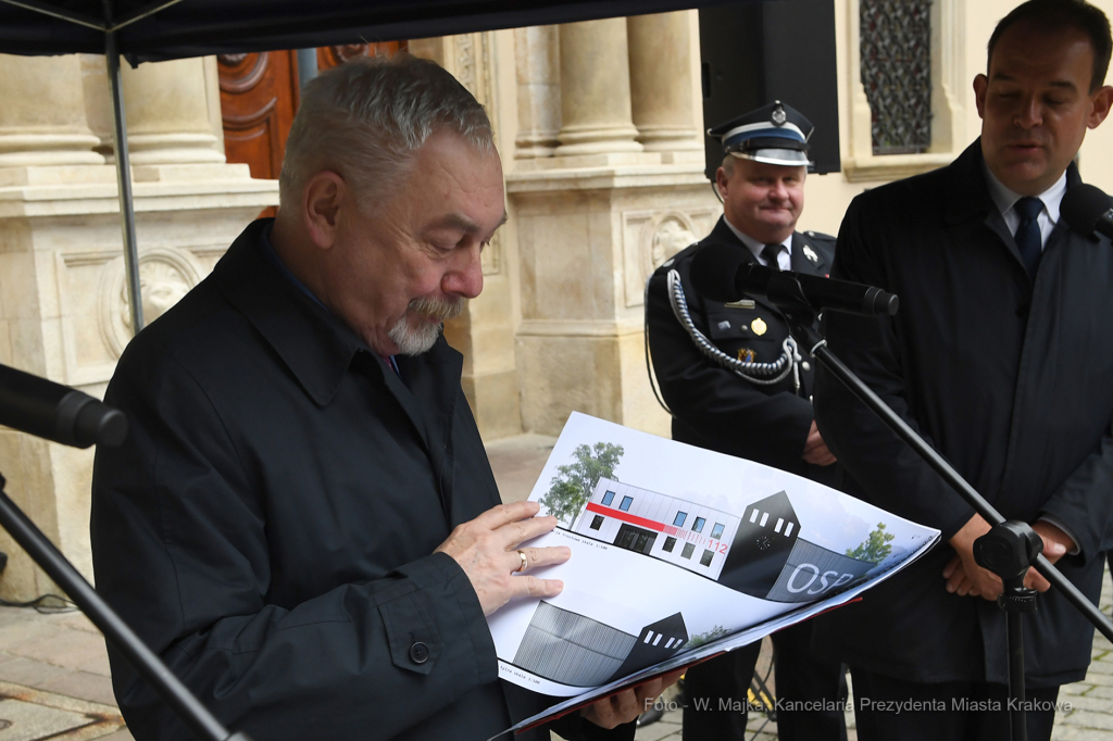 12jpg.jpg-wóz strażacki  Autor: W. Majka