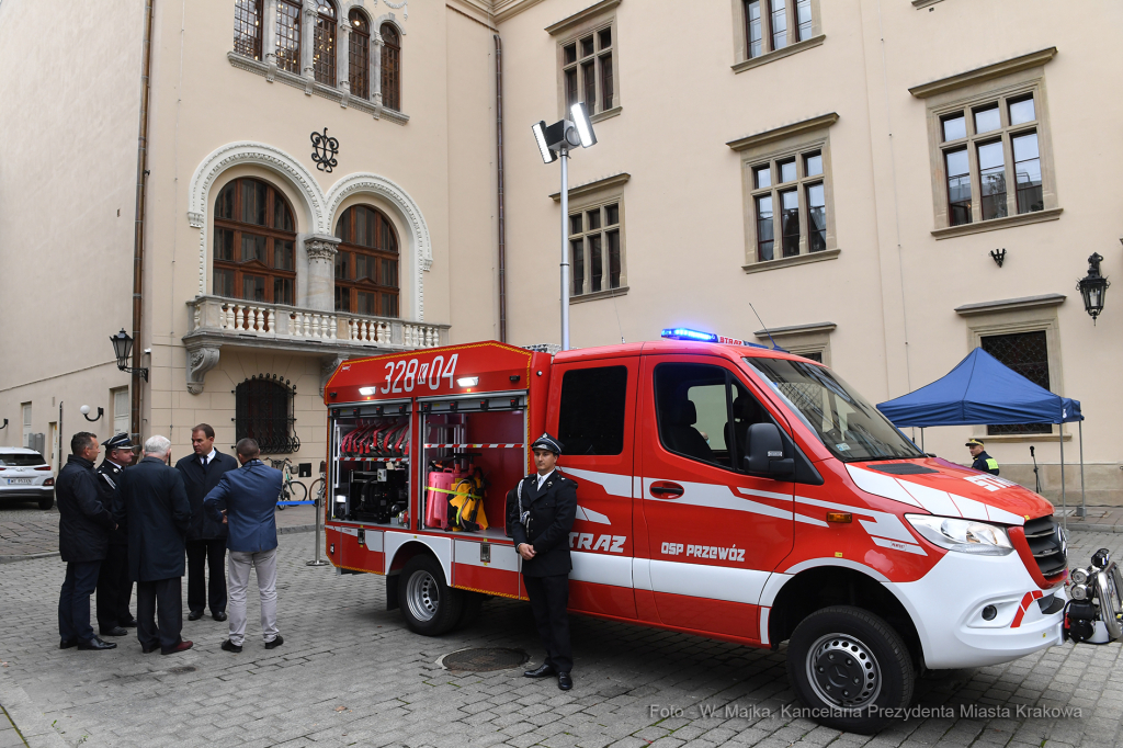 16jpg.jpg-wóz strażacki  Autor: W. Majka