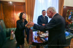 bs_201001_0051.jpg-Ambasador Japonii, Majchrowski,Spotkanie