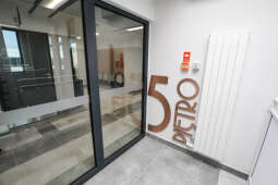 dsc_1048.jpg-Budynek tzw. starego Paderevianum po remoncie